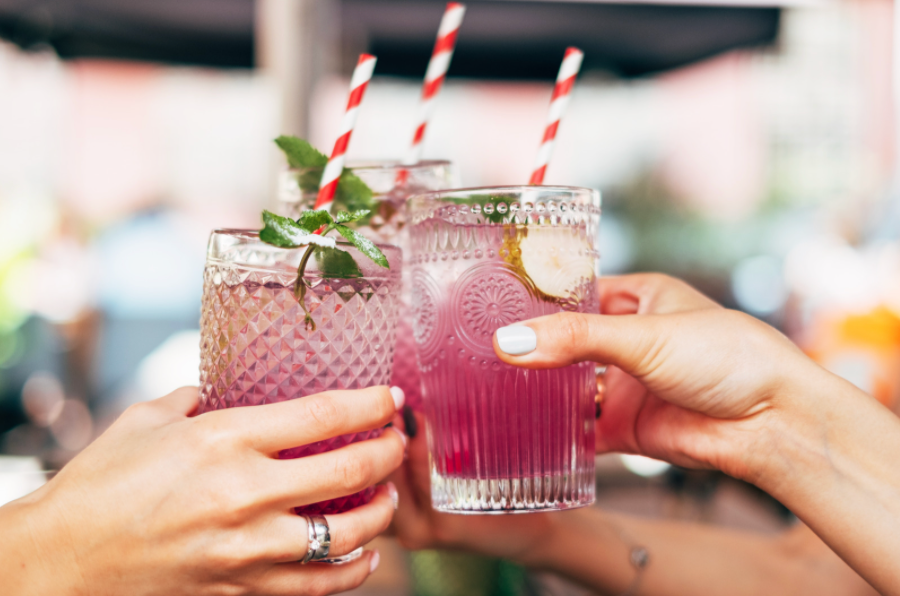 5 COCKTAIL TYPES TO CONSIDER FOR YOUR NEXT SPRING GATHERING